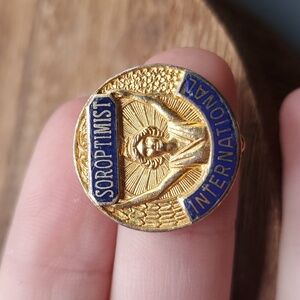 B564 soroptomist international vintage‎ collectible pin